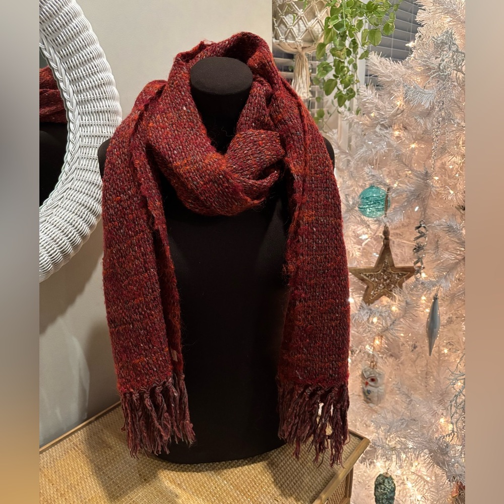 Hand woven wool scarf / shawl in excellent condition